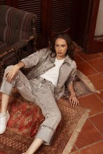 Cargar imagen en el visor de la galería, Jeans Boyfriend Gris Alcaraz
